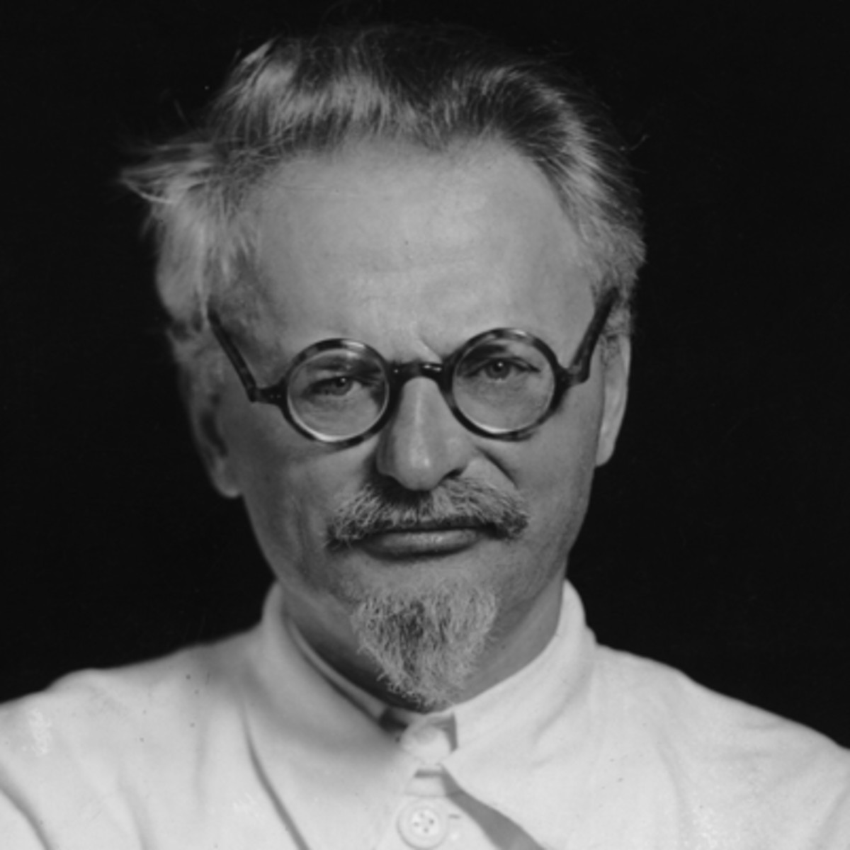 leon-trotsky-9510793-1-402.jpg