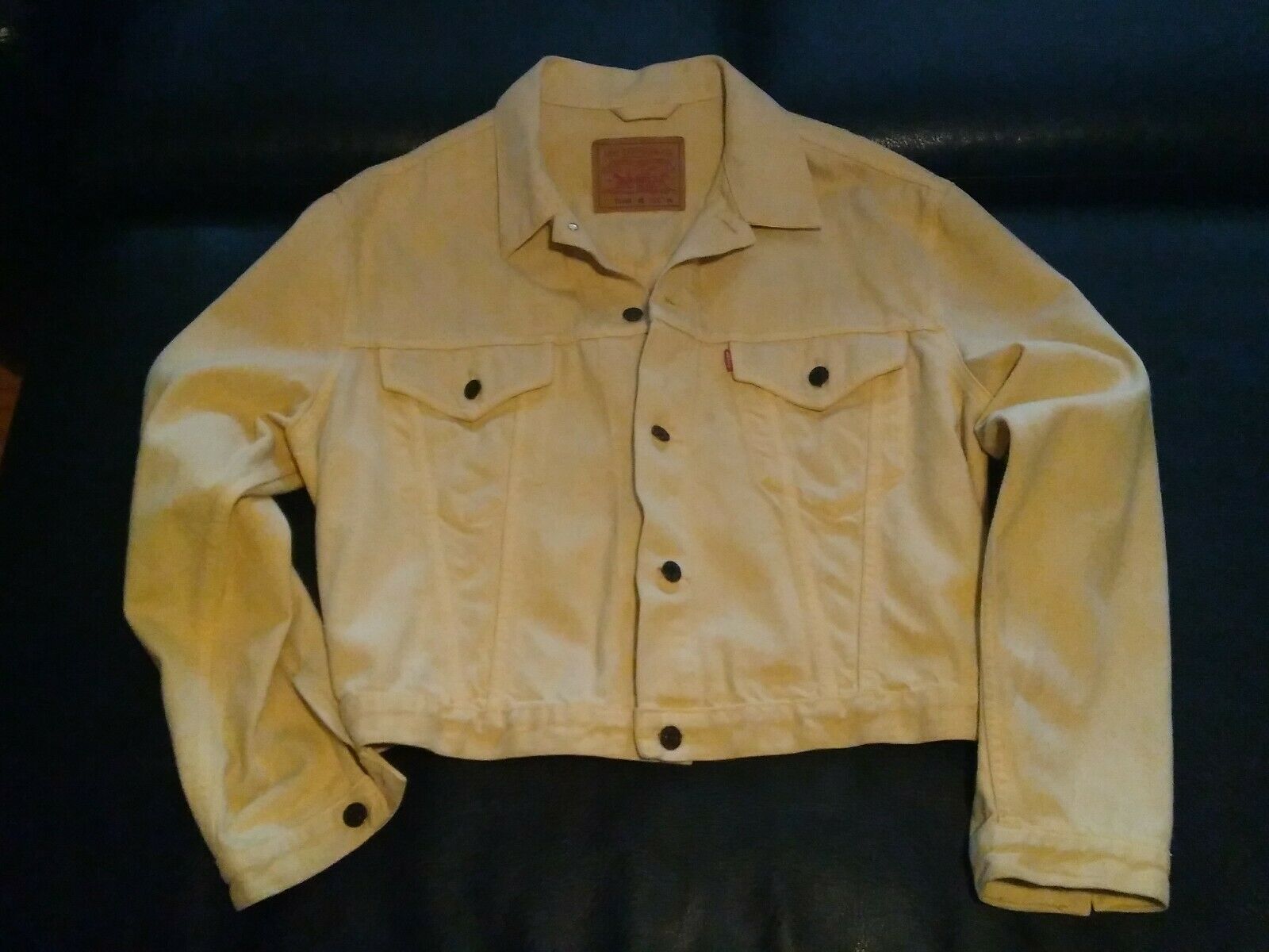 Levis trucker jacket Beige 1.jpg