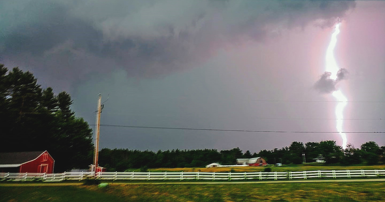 Lightning near vickis house.jpg