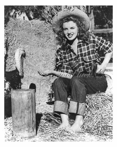 Marilyn Monroe with Turkey.jpg