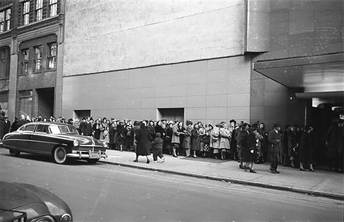 movie_vintage-photographs-new-york-street-life-stanley-kubrick-05-59a947045a92f__700.jpg