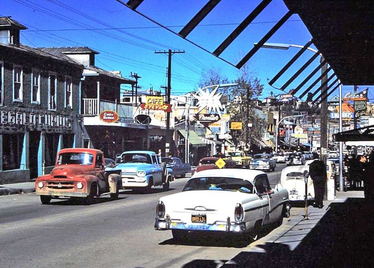 Nogales-Arizona-Early-1960s-Street-Scene--760x545.jpg