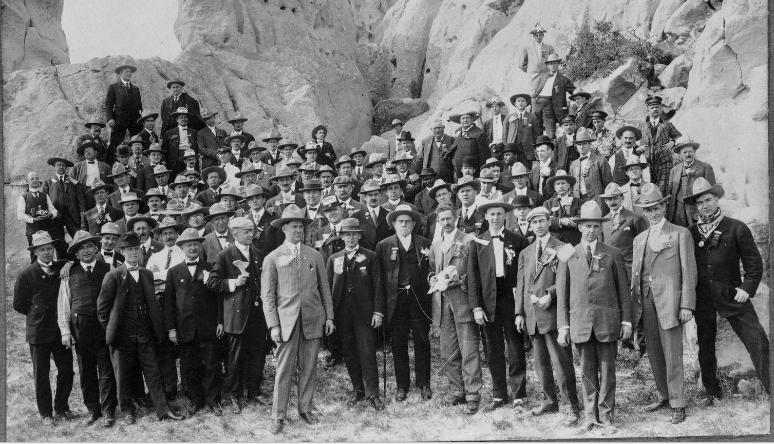 omaha_businessmen_in_rattlesnake_buttes_wyoming_1906.JPG