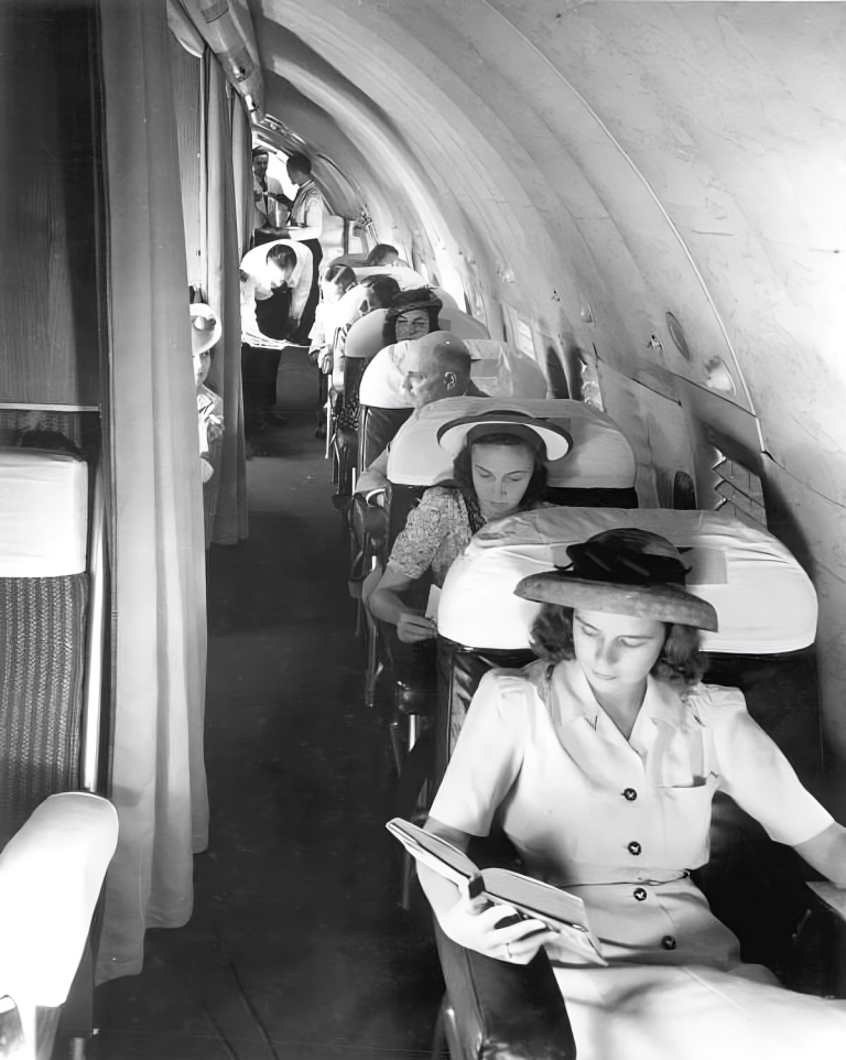 Passengers_on_a_Pan_Am_Boeing_307-1940s.png