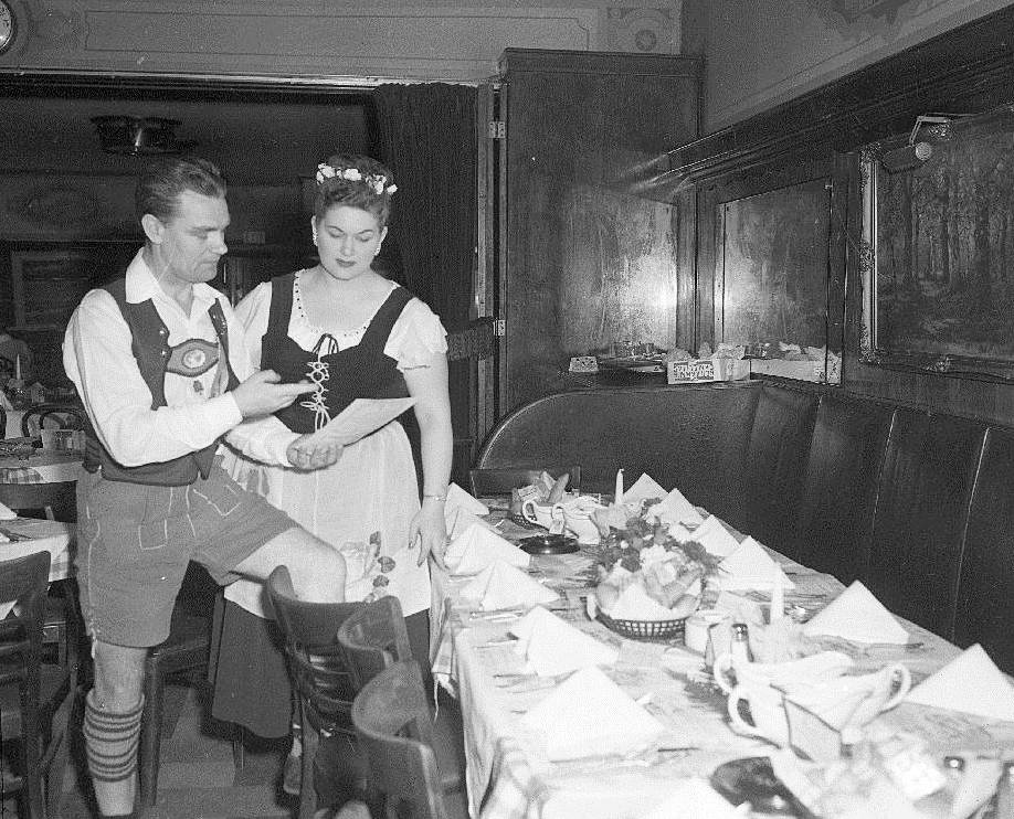 photo-chicago-math-iglers-casino-restaurant-waiter-and-waitress-in-costume-by-set-table-1958.jpg