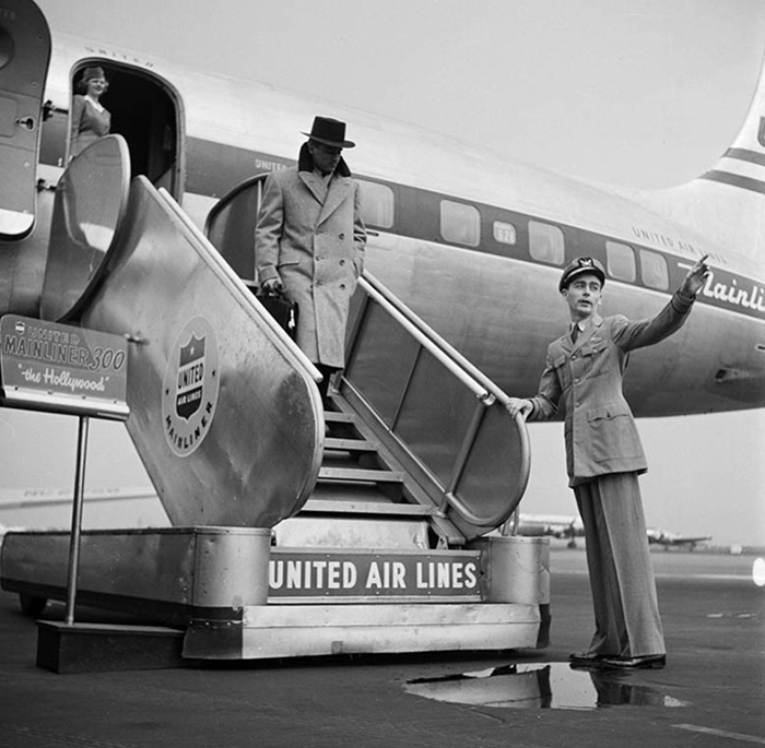 plane_vintage-photographs-new-york-street-life-stanley-kubrick-18-59a95575f057d__700.jpg