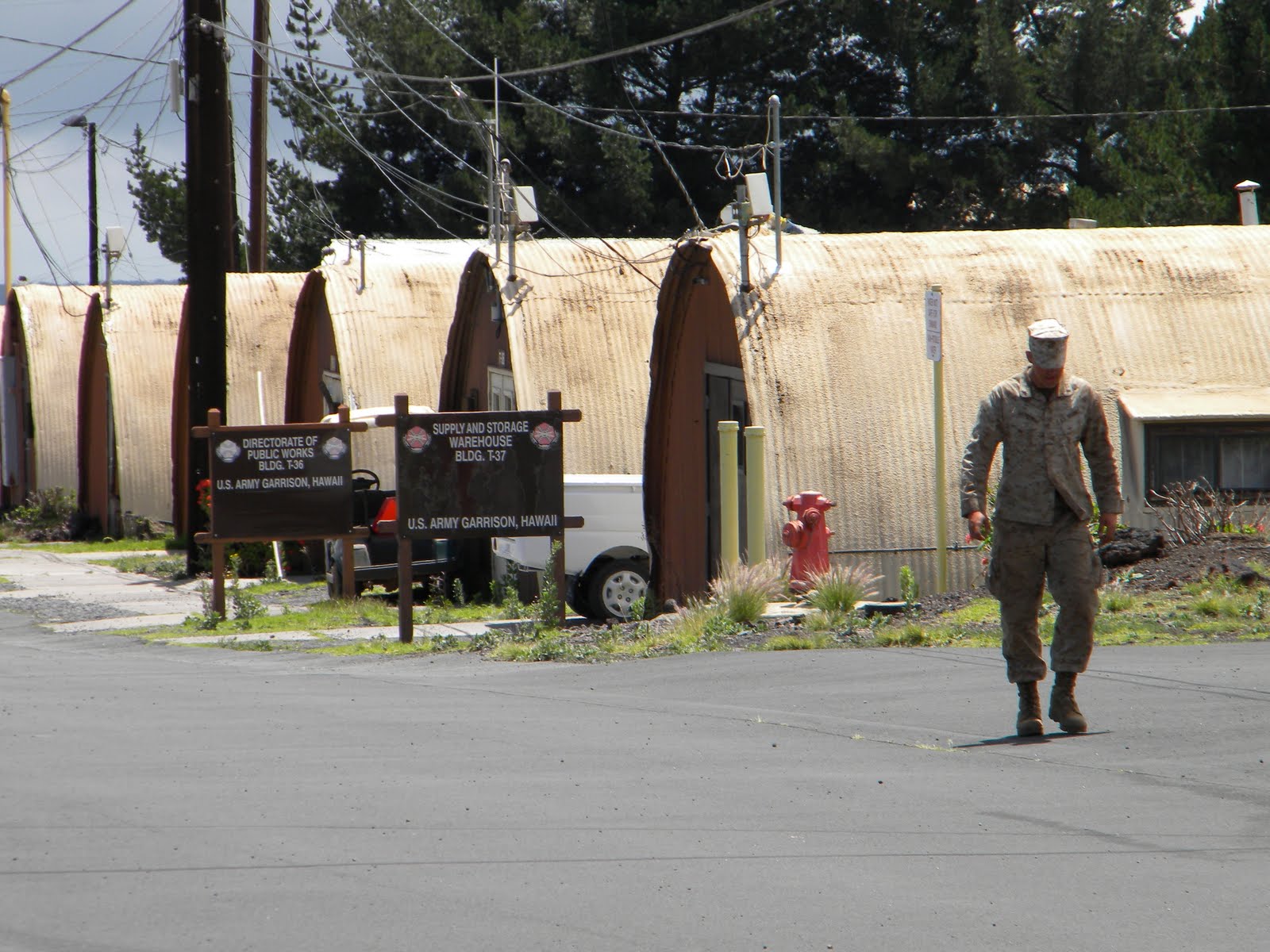 quonset hut hawaii.JPG