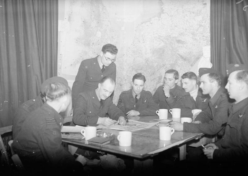 RAF-debriefing-March-1942.jpg