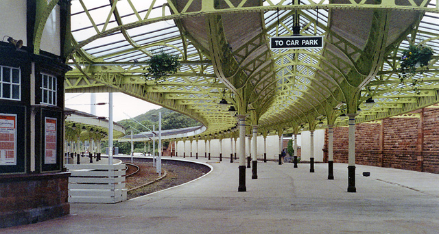 railway Wemyss_Bay.jpg