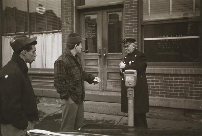 rocky graziano_vintage-photographs-new-york-street-life-stanley-kubrick-03-59a94323aed99__700.jpg