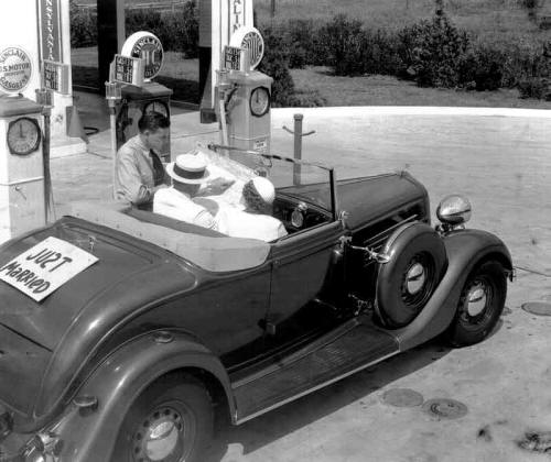 S Gas Stations Sinclair Just Married.jpg