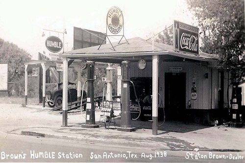 SanAntonioTXBrownHumbleGasStationAug1938MBrn2.jpg