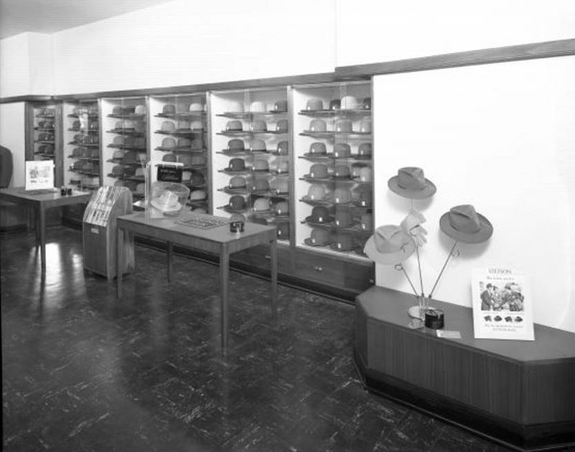 spaldings_mens_store_1948.JPG