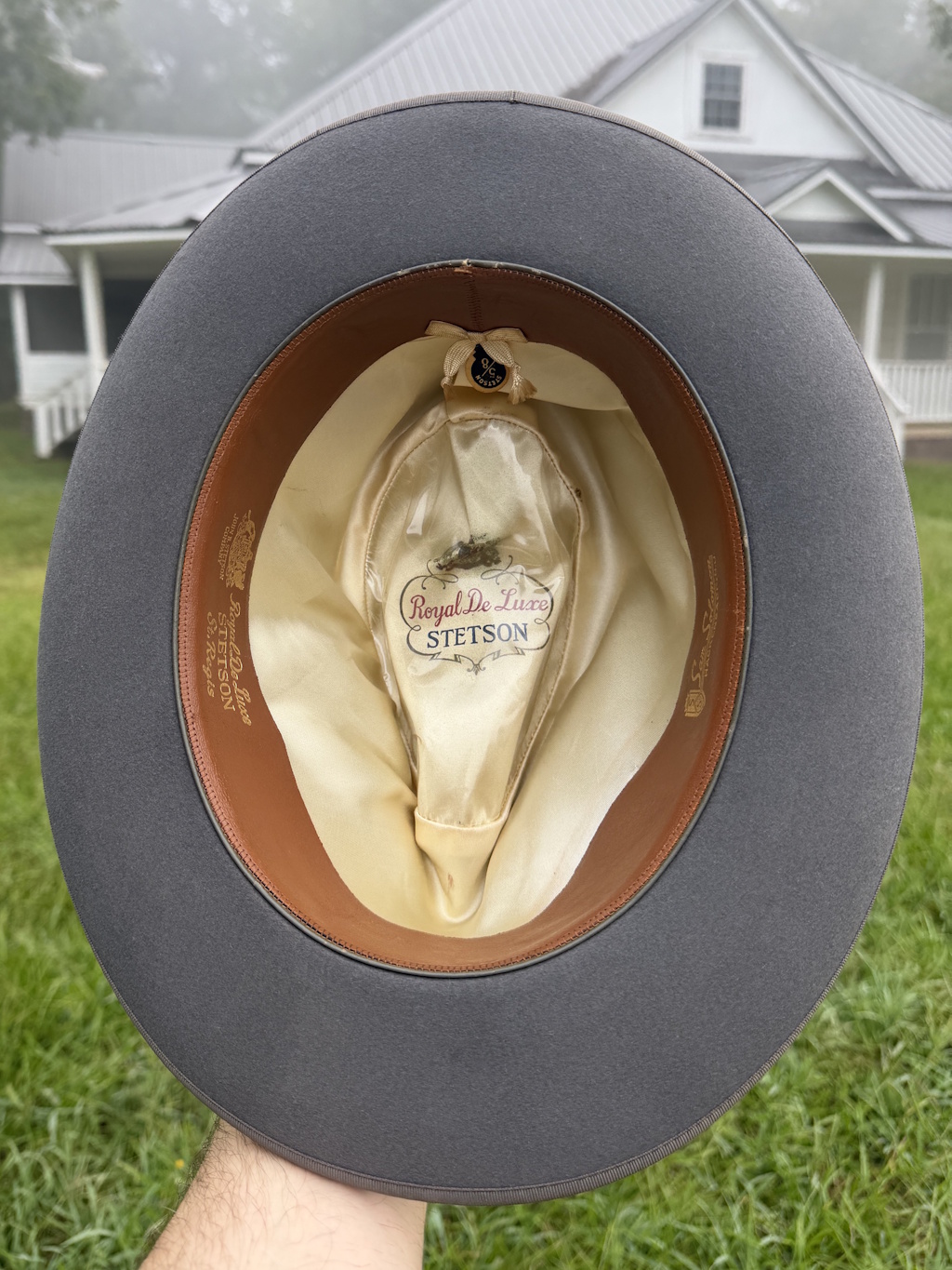 Stetson RD Homburg wearing (4).JPG