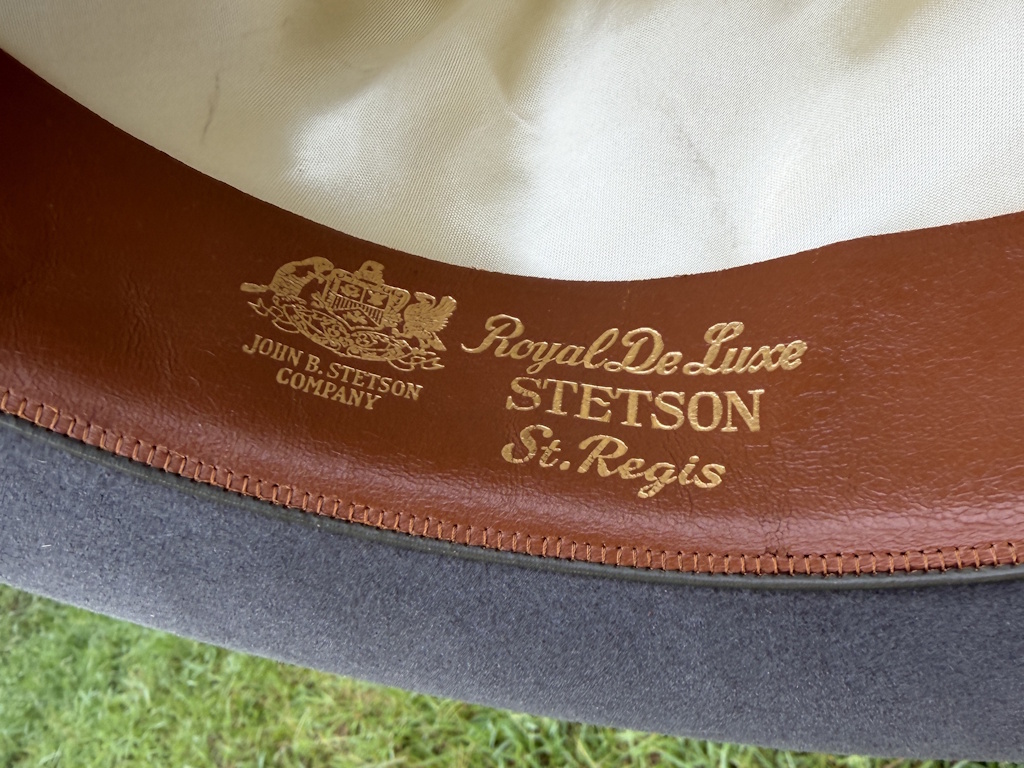 Stetson RD Homburg wearing (7).JPG