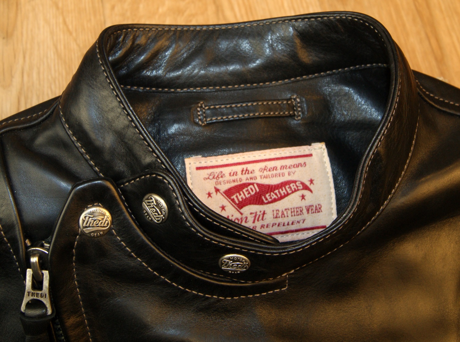 Thedi Crosszip Black Horsehide BQ2 tag.jpg