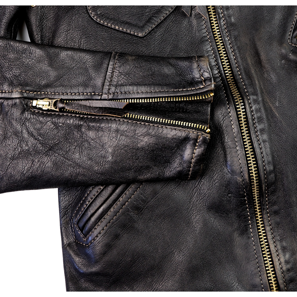 Thedi Evander Black Teacore Bruciato M76 sleeve zipper IG square.jpg