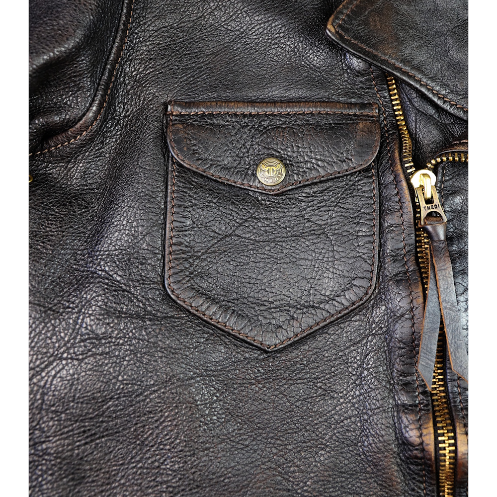 Thedi Evander Chestnut Bruciato horsehide 4XL chest pocket IG square.jpg