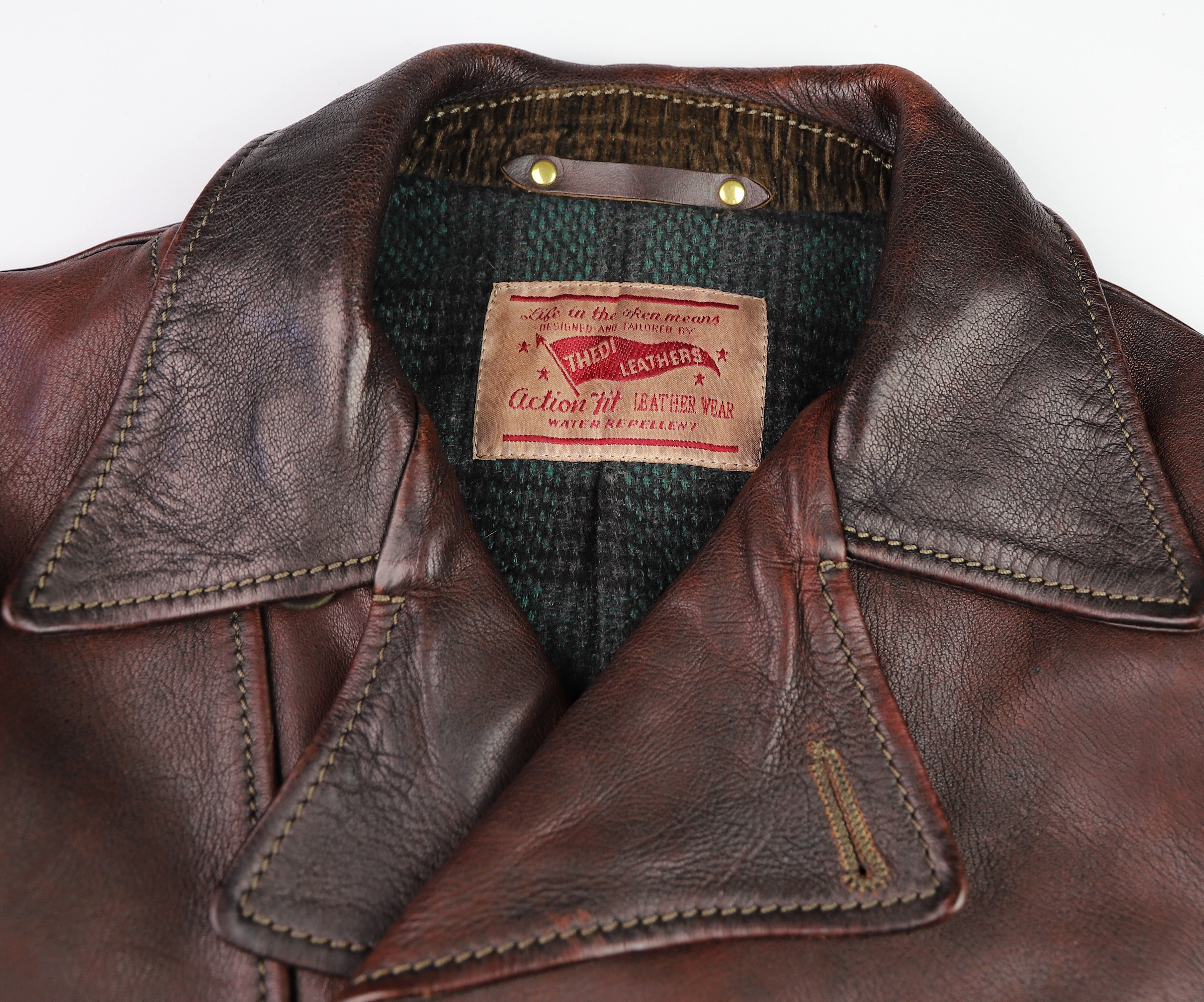 Thedi Hektor Burgundy Bruciato horsehide tag.jpg
