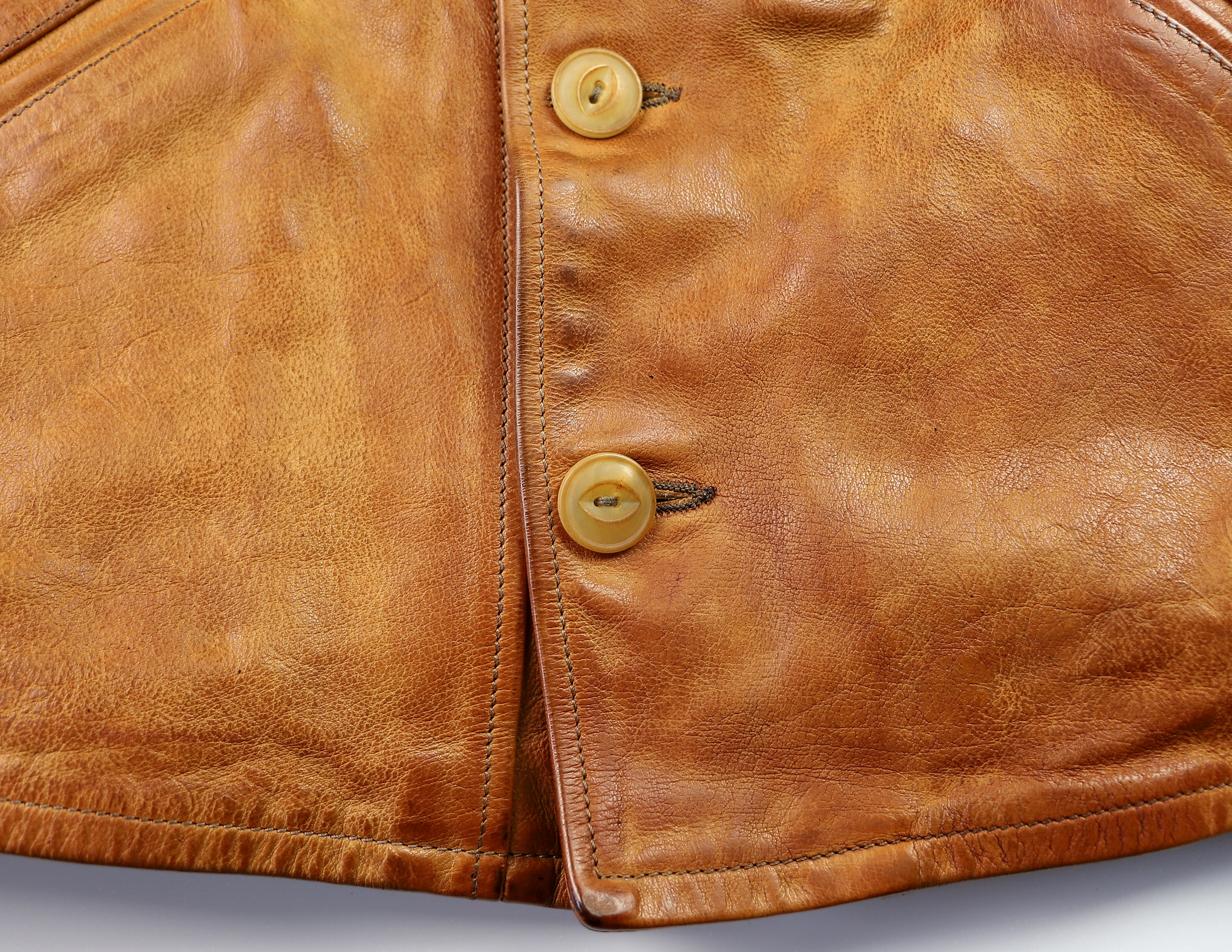 Thedi Hektor Cognac Buffalo 9CH bottom buttons.jpg