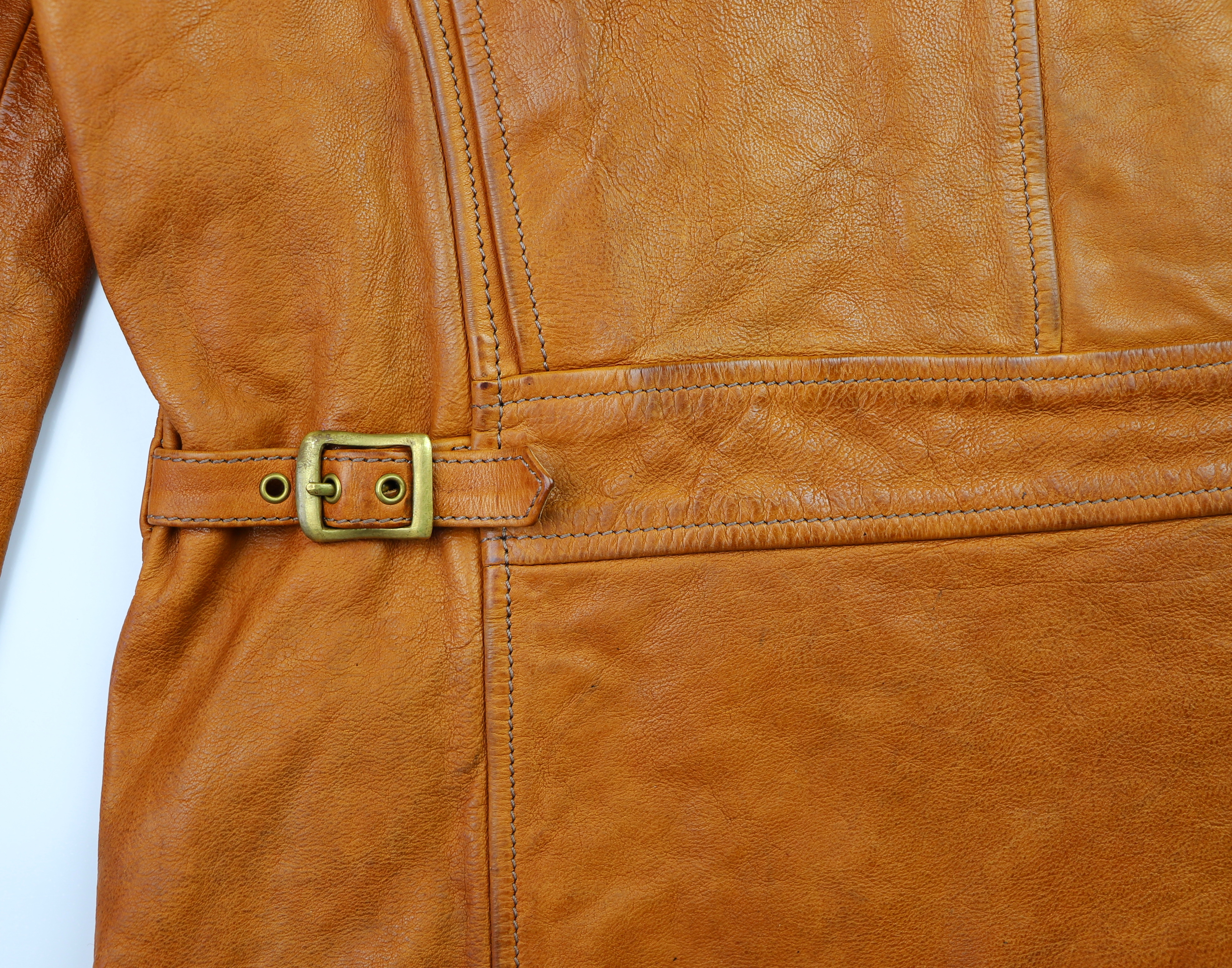 Thedi Hektor Cognac Buffalo M2B side buckle.jpg