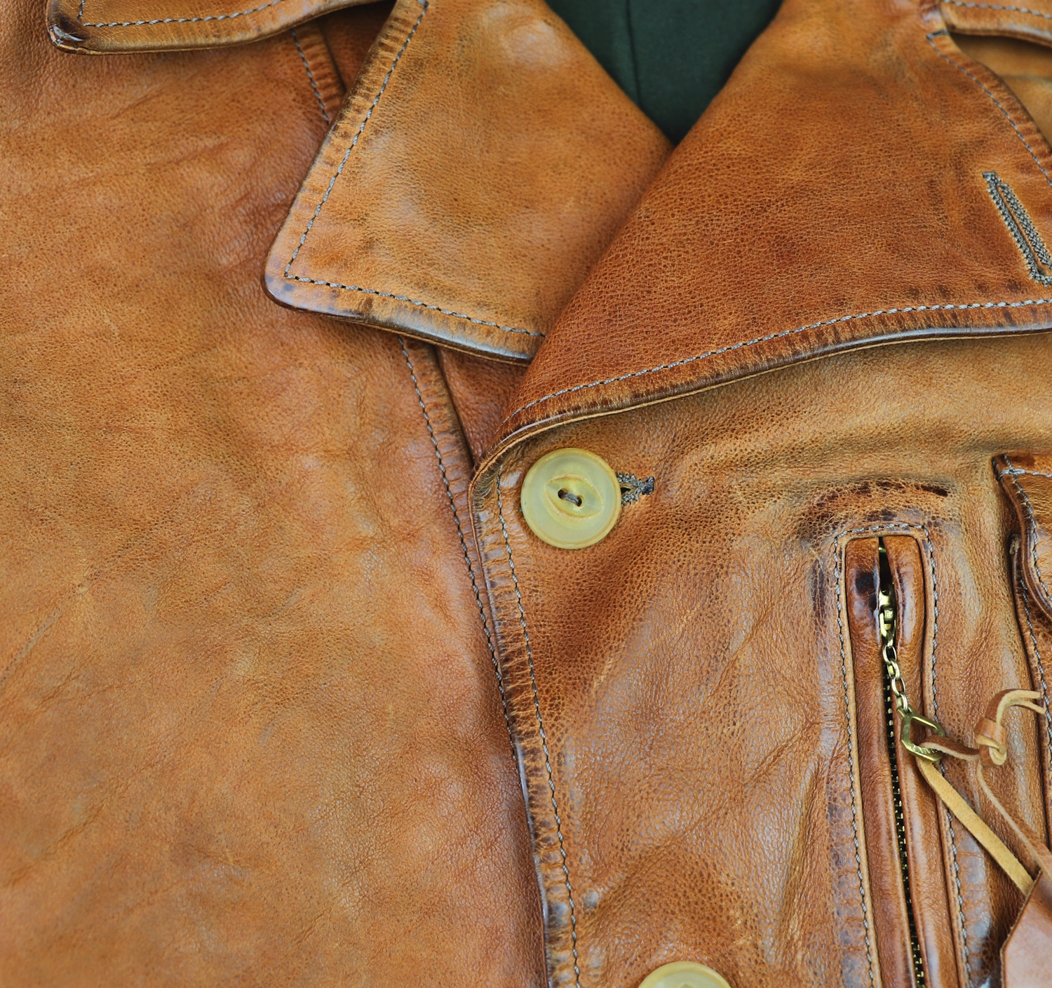 Thedi Hektor Cognac Buffalo XL44 buttons.jpg