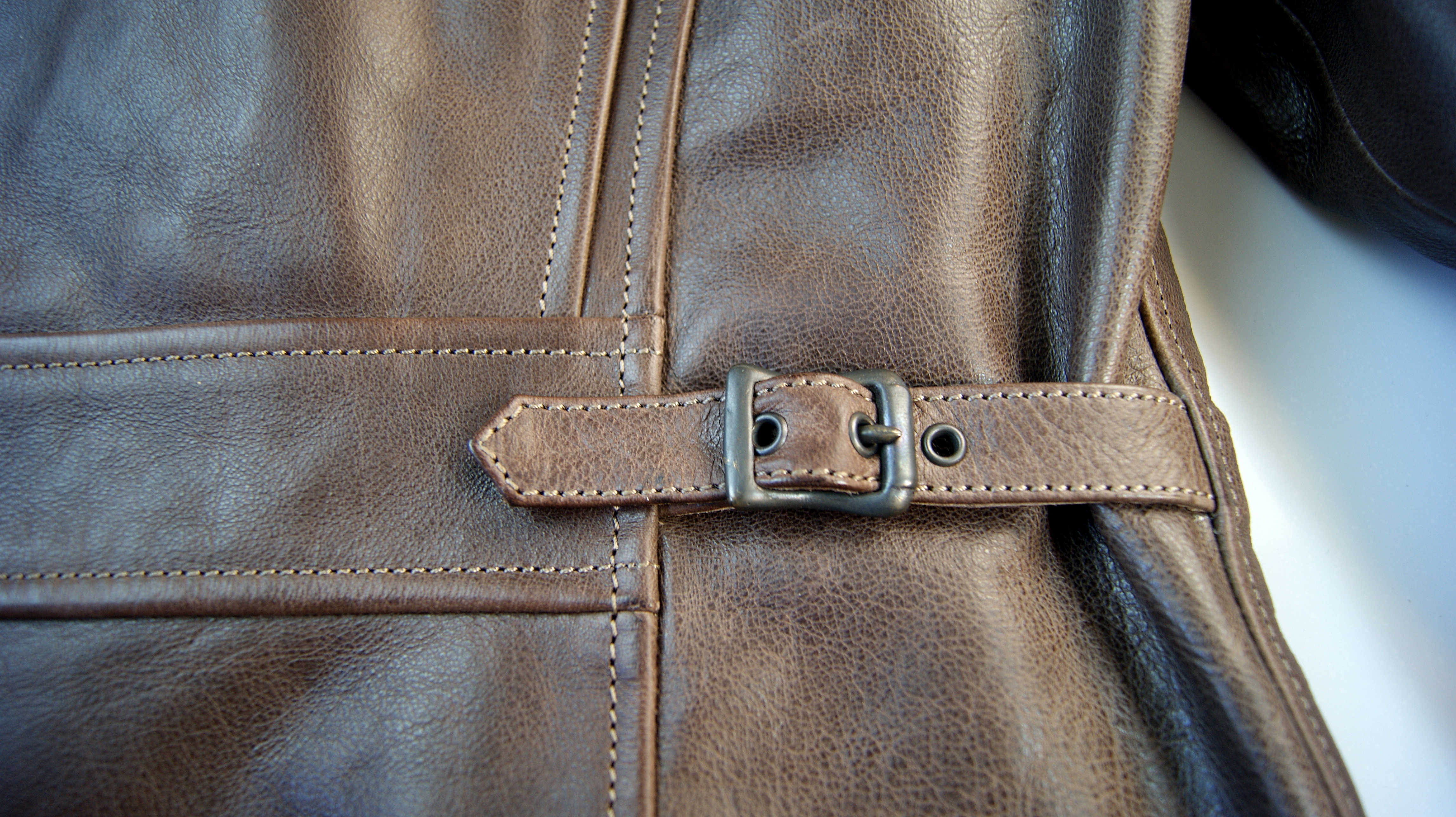 Thedi Hektor Zip Espresso Buffalo FG10 Back Buckle.jpg