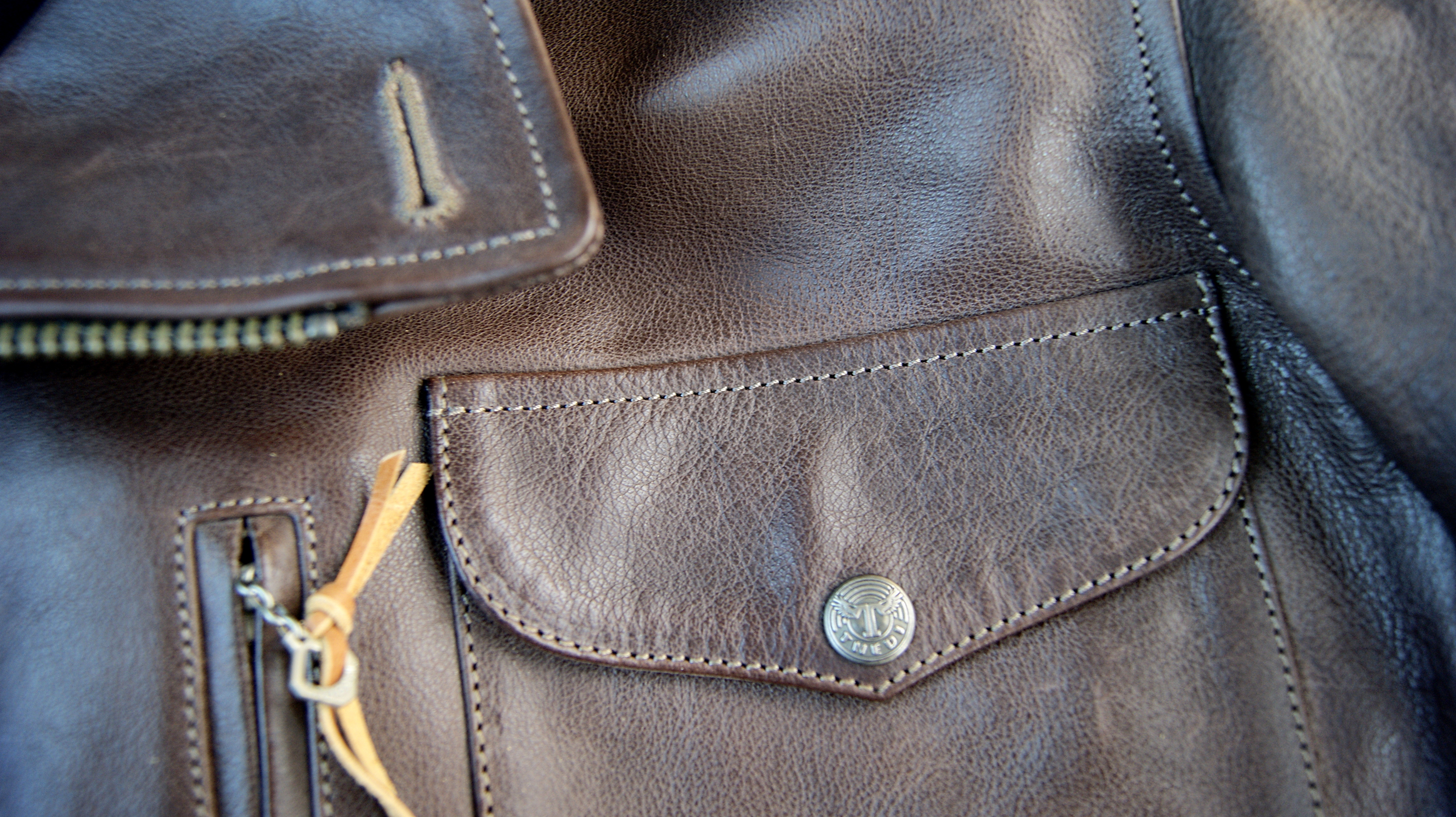 Thedi Hektor Zip Espresso Buffalo FG10 Front Pocket.jpg