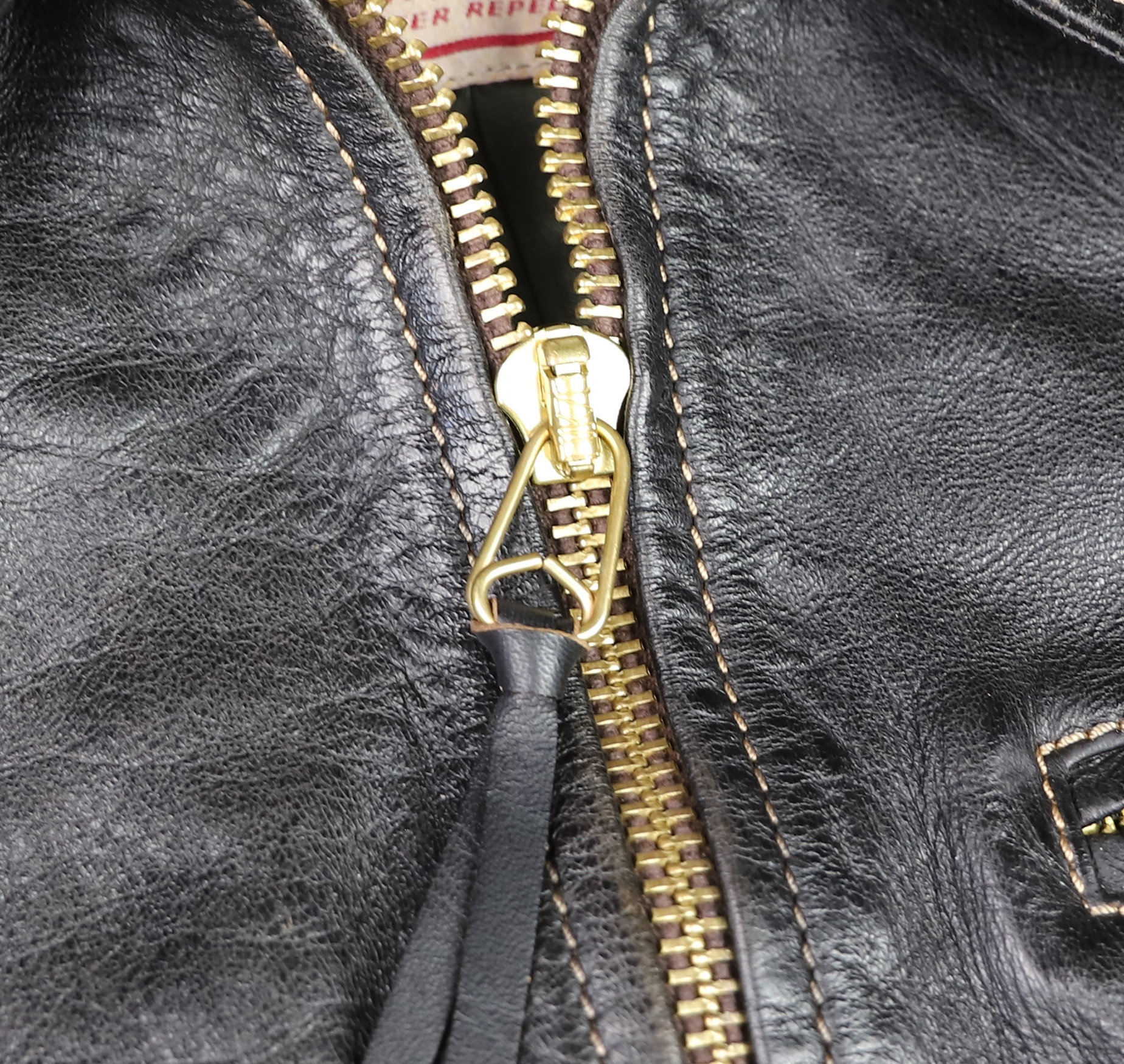 Thedi Memphis Black Teacore Bruciato Horsehide zipper pull.jpg