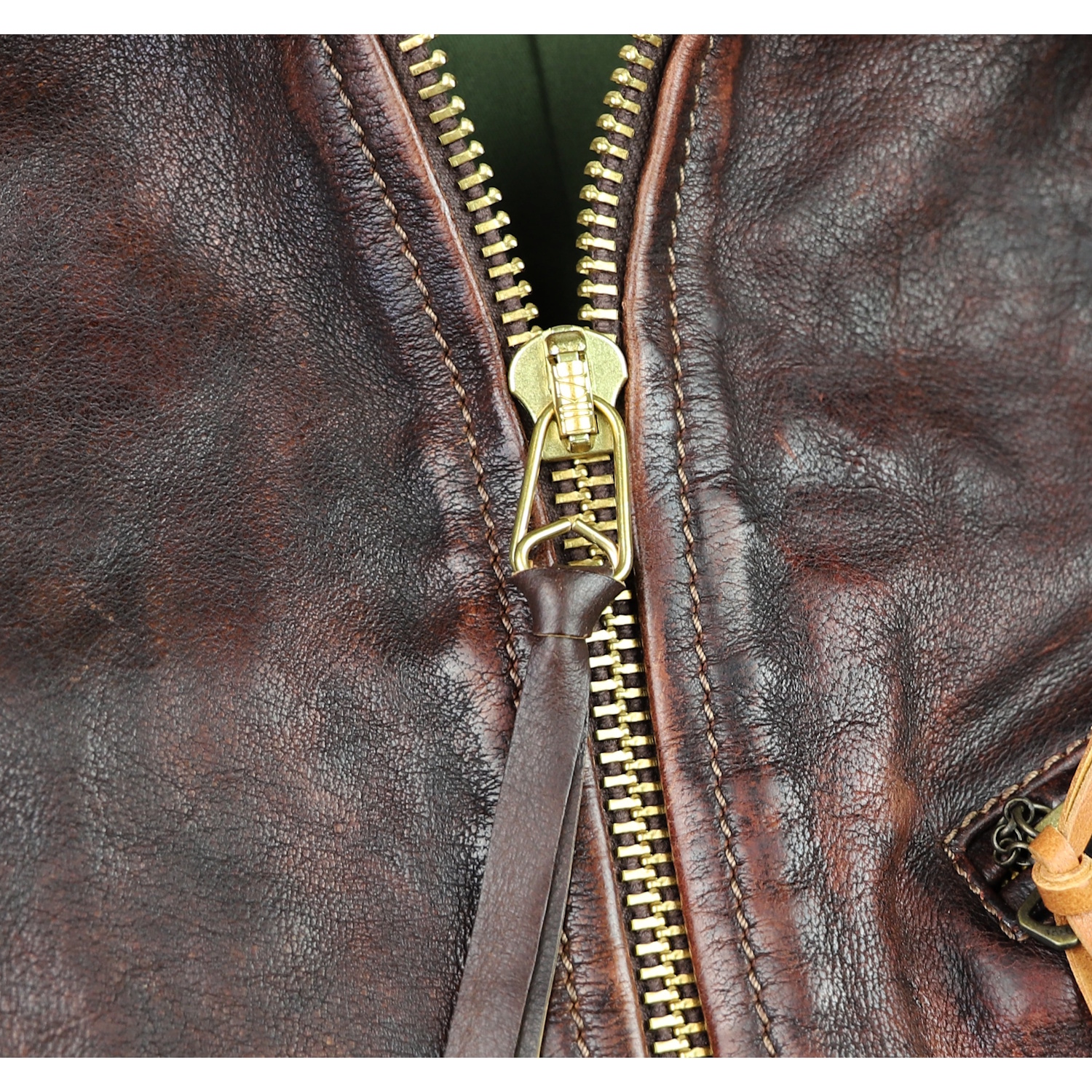 Thedi Memphis Cocoa Buffalo 2XL4 zipper pull IG square.jpg