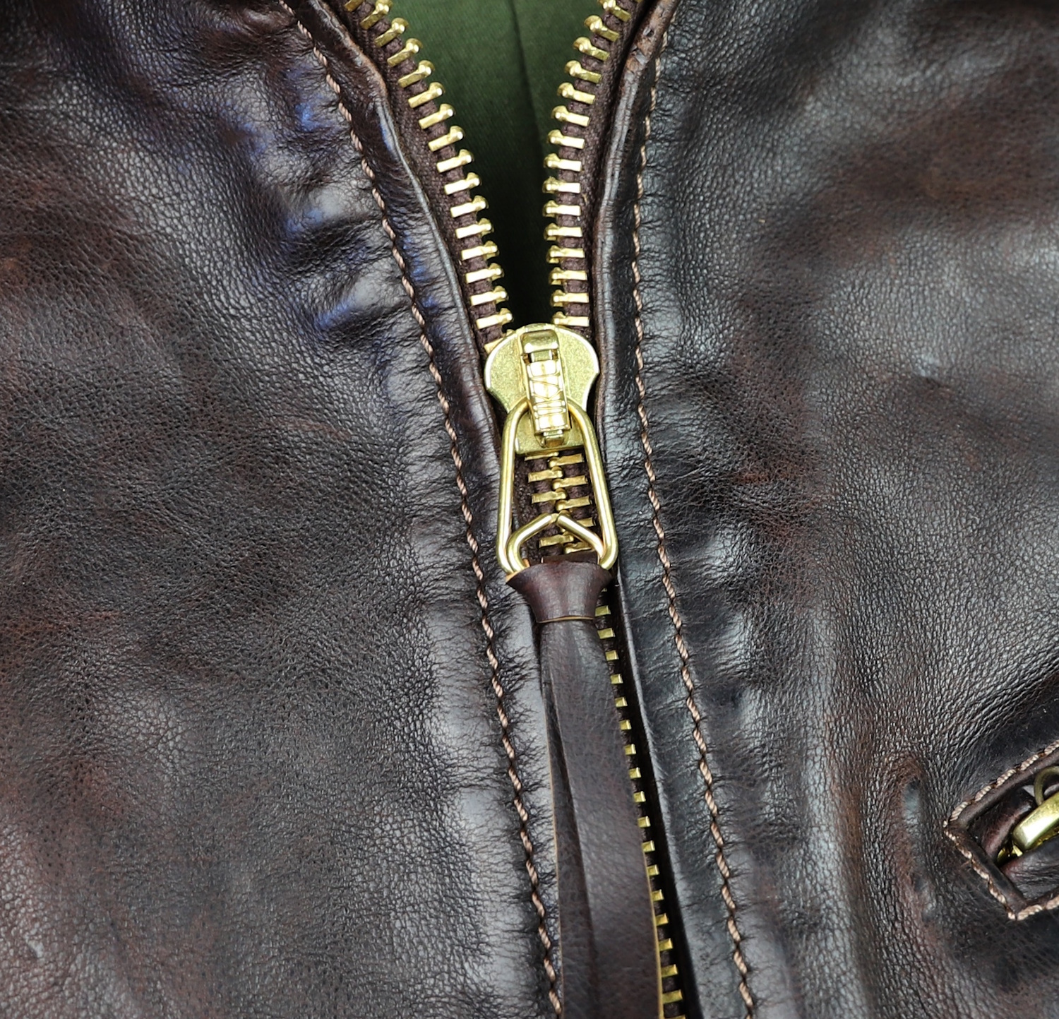 Thedi Memphis Cocoa Buffalo XL12 zipper pull.jpg