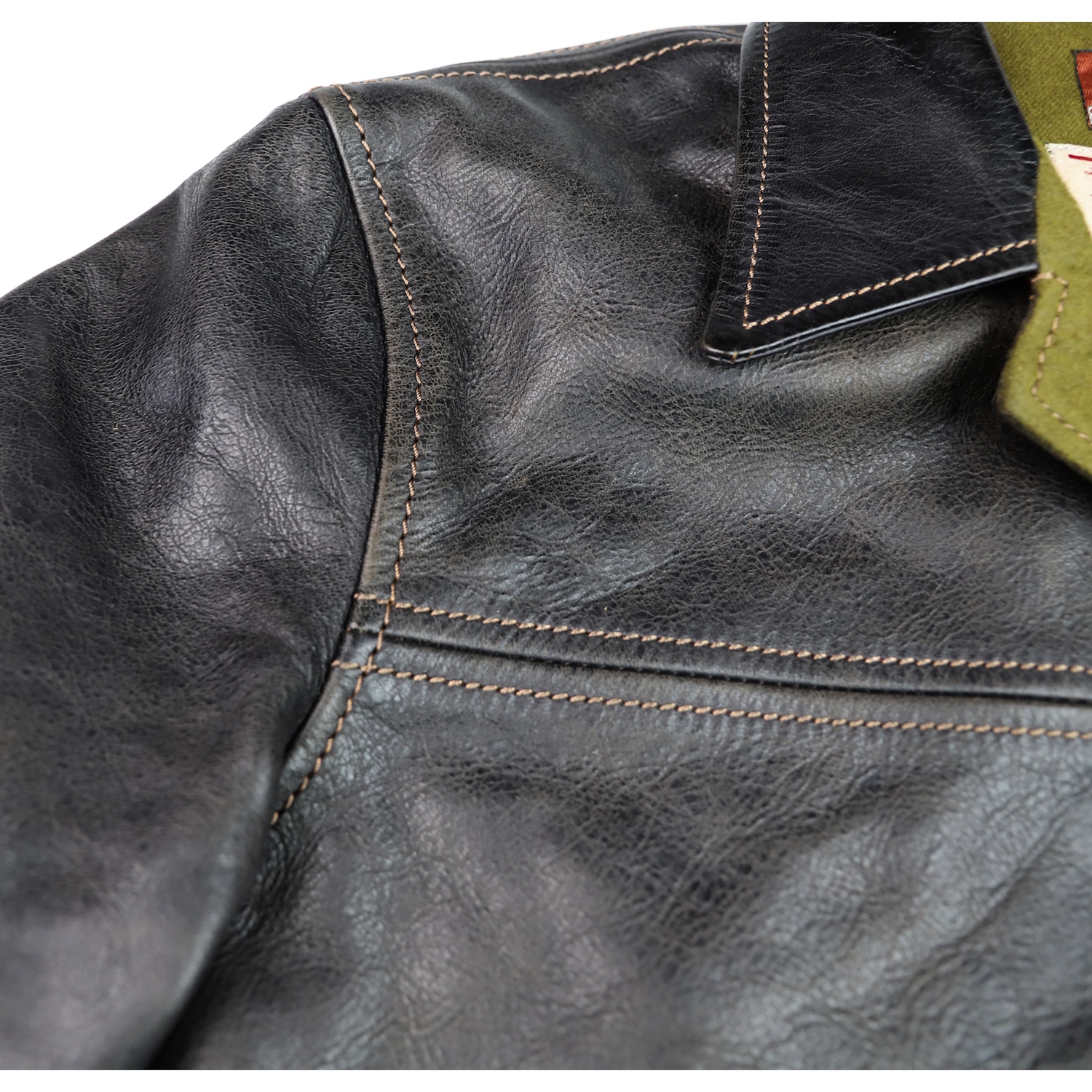Thedi Metropolis Black Teacore Bruciato 2XL shoulder IG square.jpg