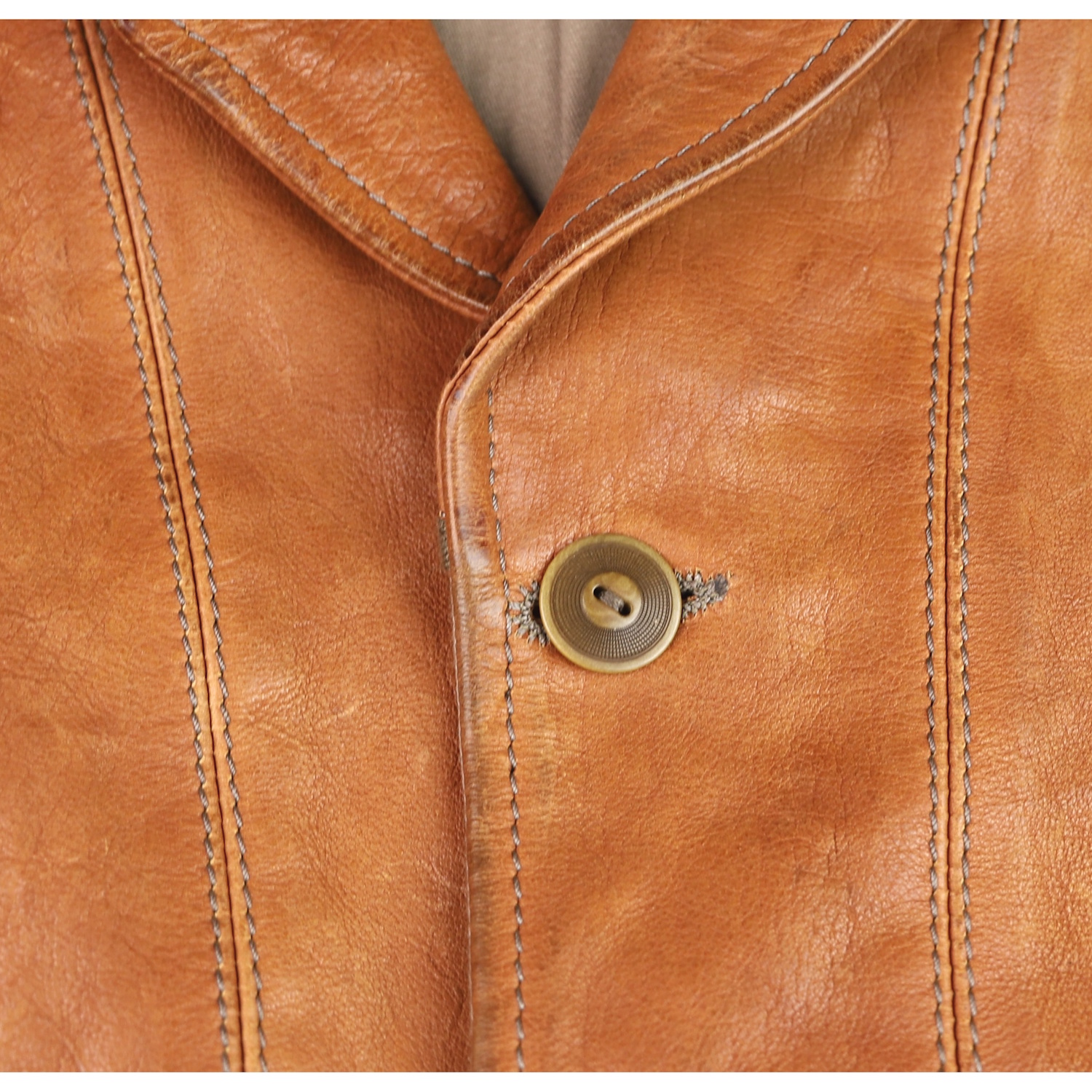 Thedi Niko Cuoio Toscano Buffalo EK2 button.jpg