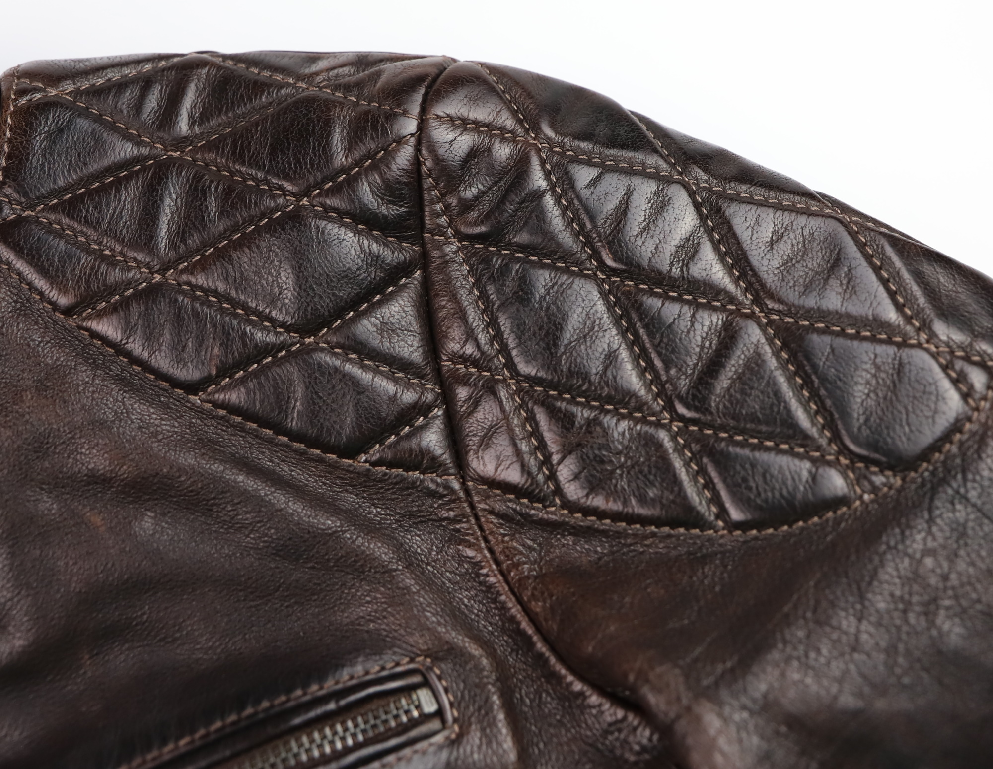 Thedi Phenix Espresso Buffalo B4H quilted shoulder.jpg