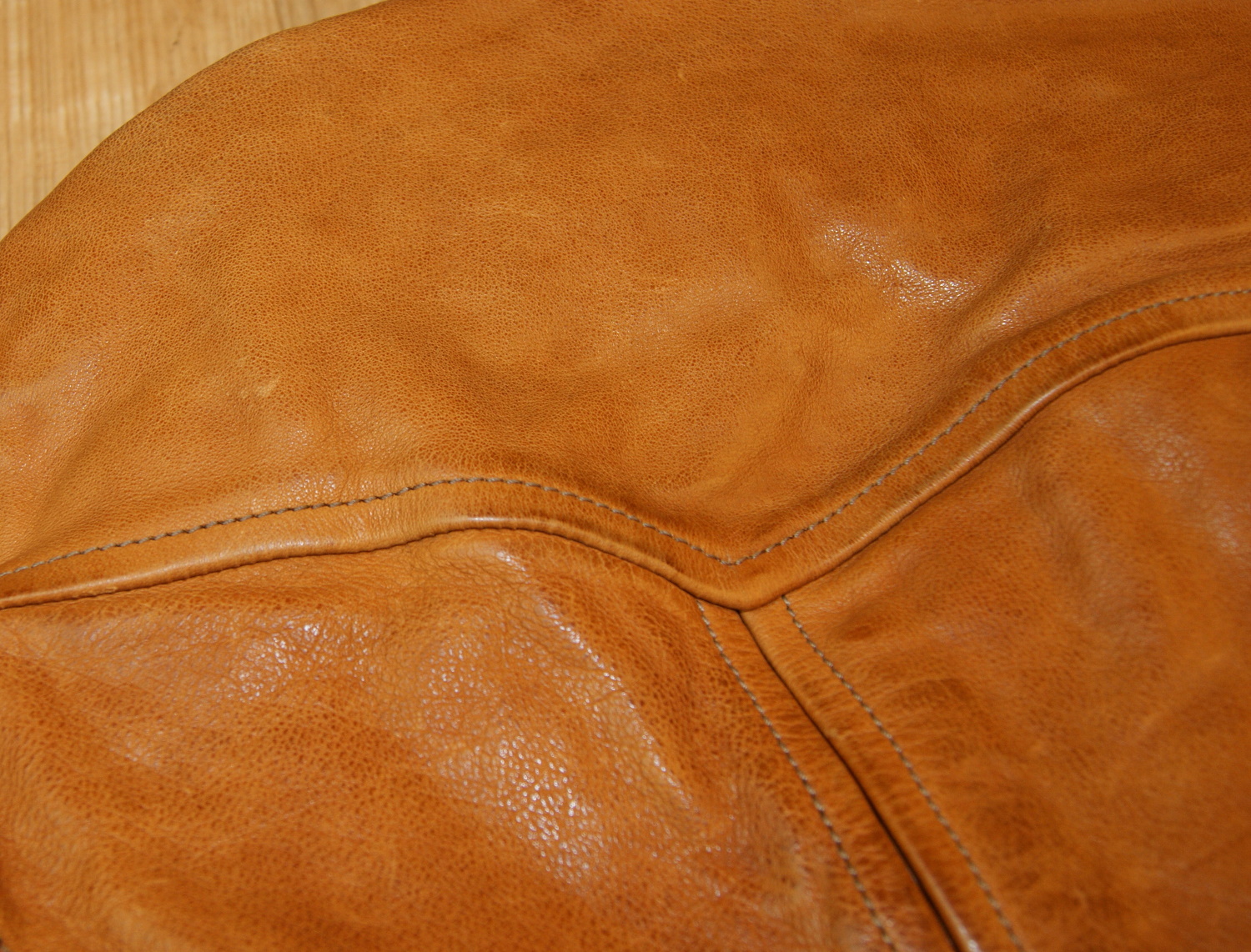 Thedi Titan Washed Cognac Buffalo back detail 3.jpg