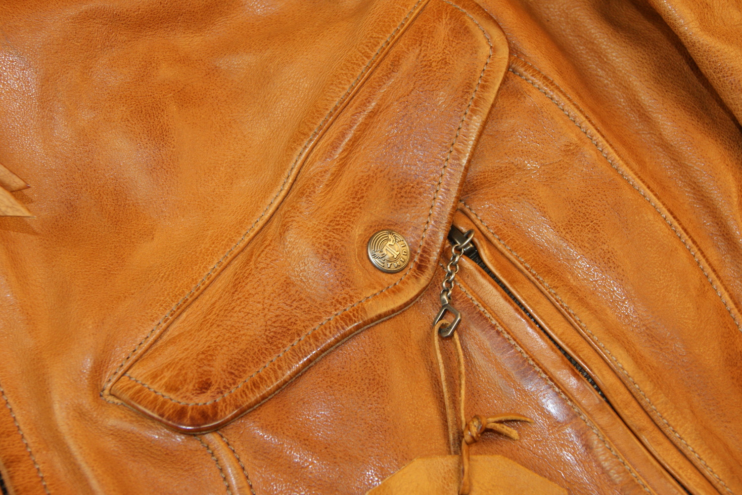 Thedi Titan Washed Cognac Buffalo front pocket.jpg