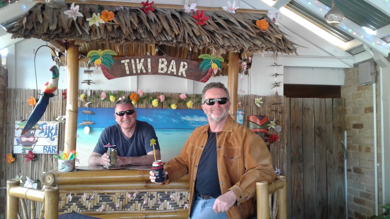 Tiki bar 1.jpg