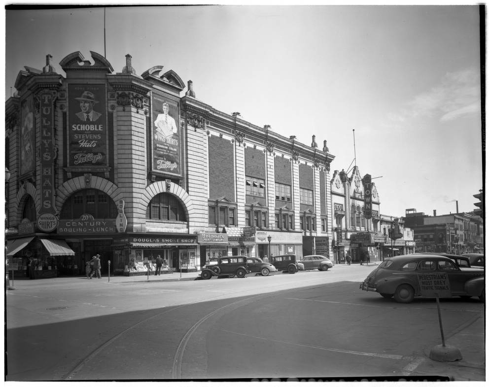 Tullys_Omaha_Douglas_and_15th_1945.jpg