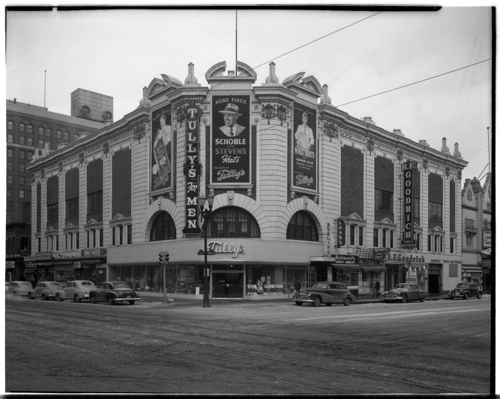 Tullys_Omaha_Douglas_and_15th_1950.jpg