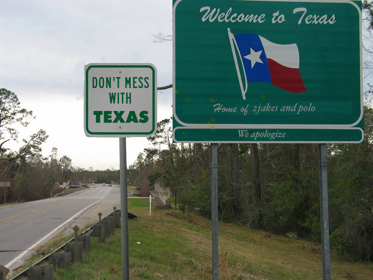 TX12-Deweyville-Swingbridge-SabineRiver-TXWelcomeSign.jpg