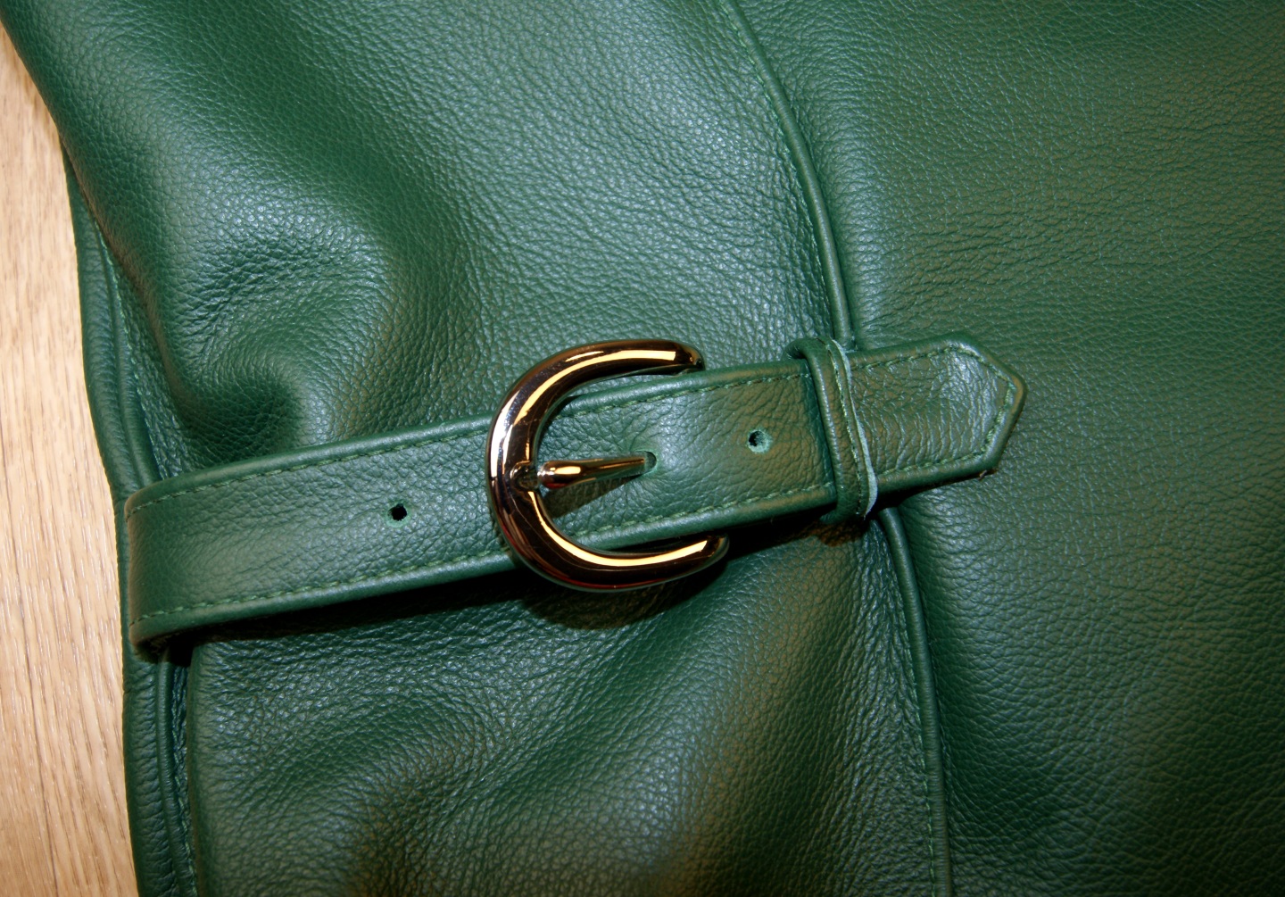 Vanson British Racing Green Model D back buckle.jpg