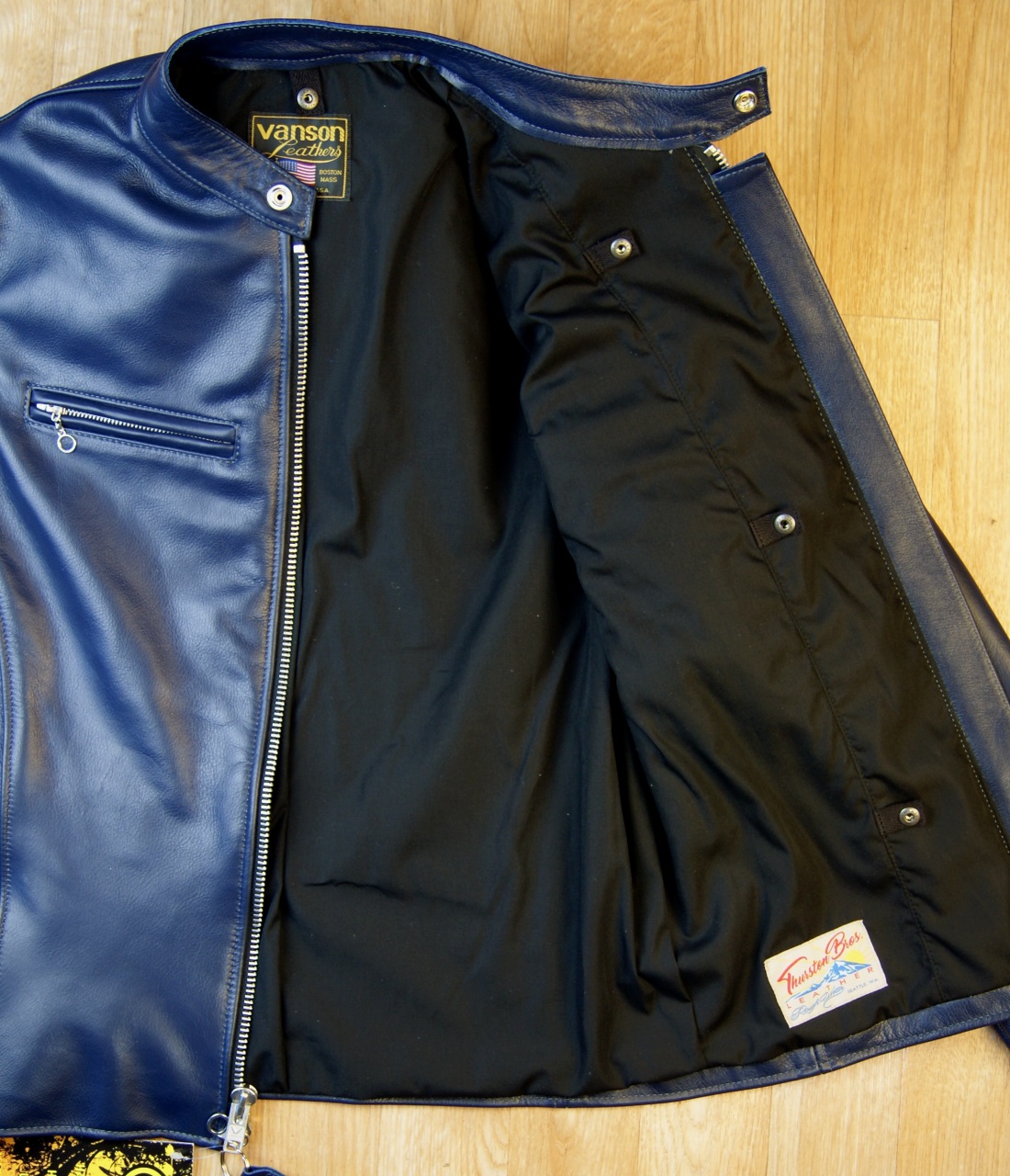 Vanson Comet PLU Navy Blue open lining.jpg