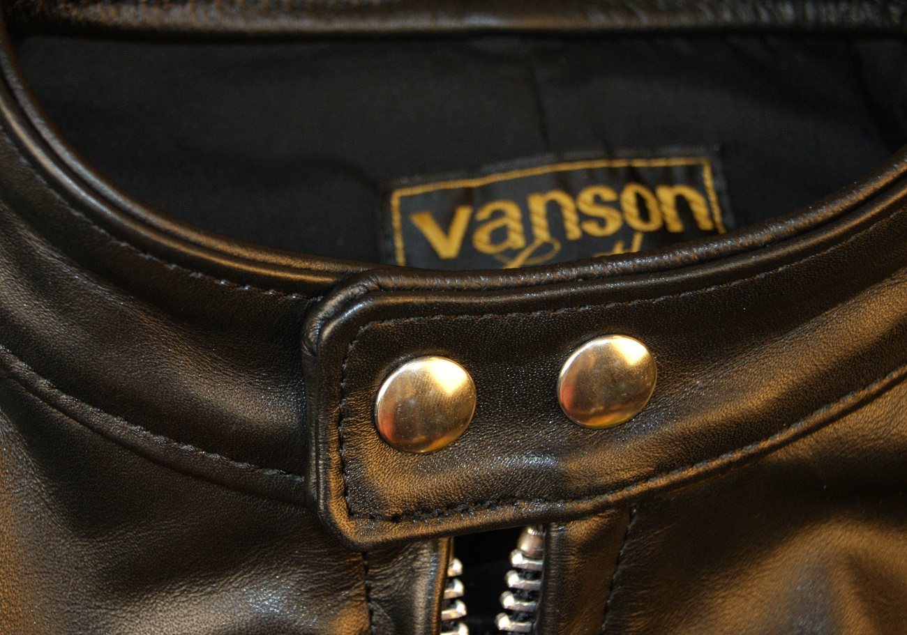 Vanson Continental Daytona collar.jpg