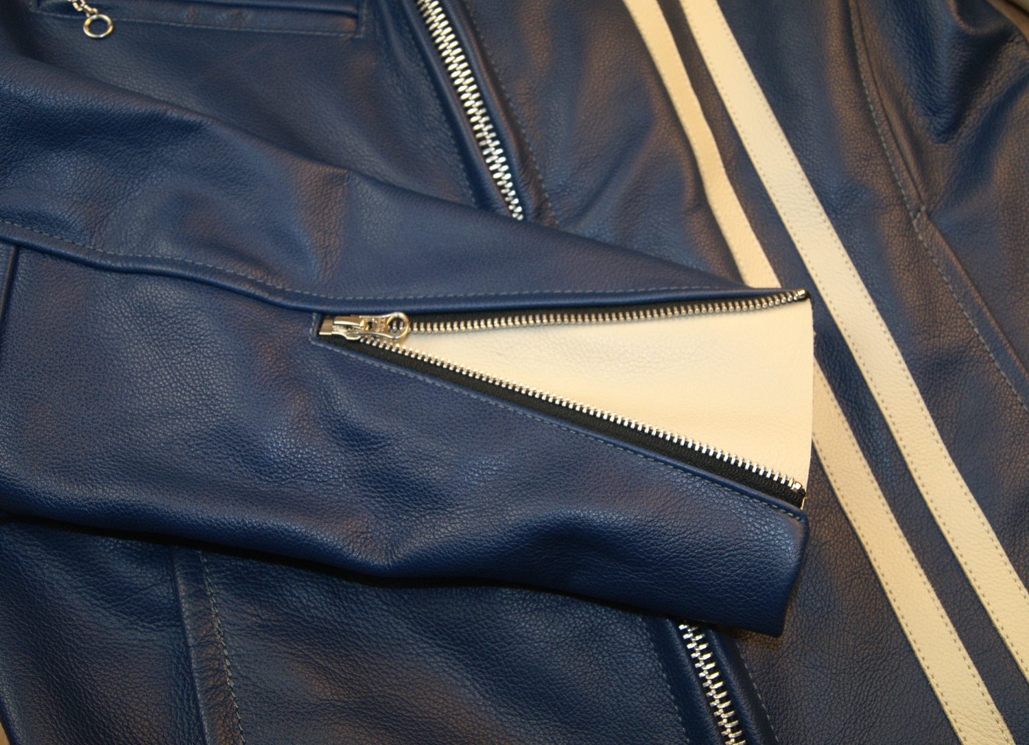 Vanson custom Comet Blue sleeve zip.jpg