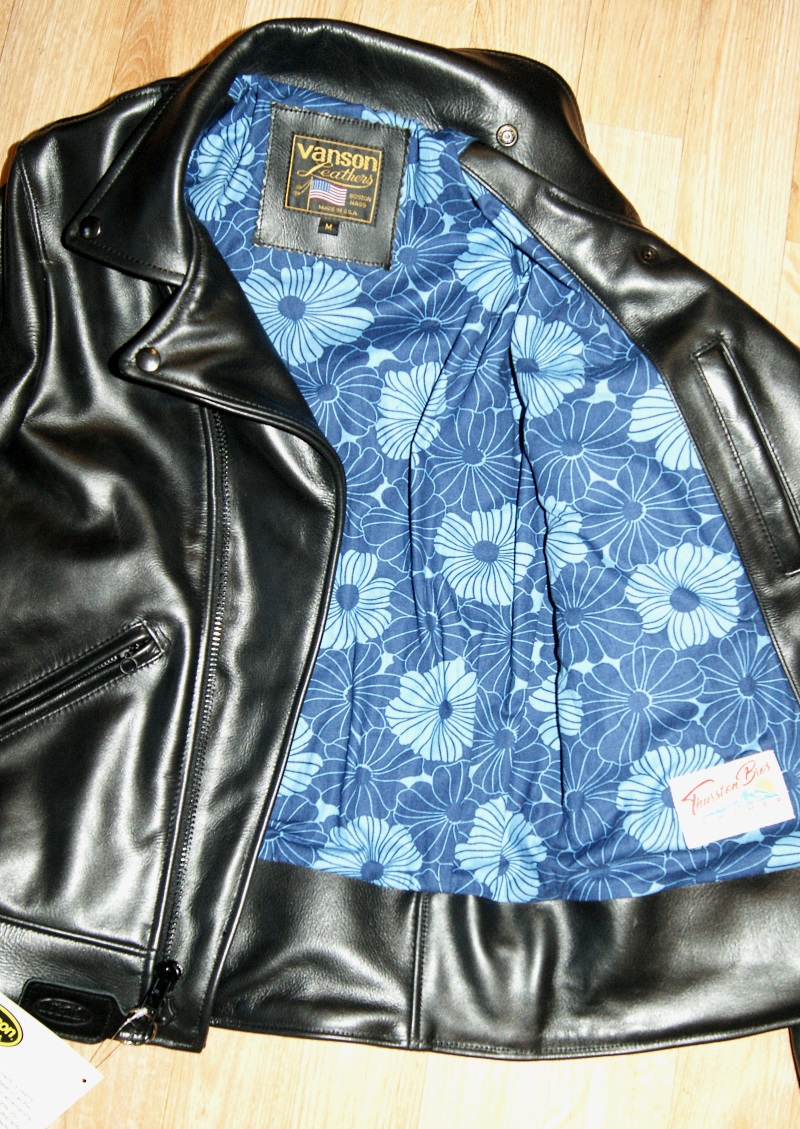 Vanson Daredevil custom Z150 Blue Floral AH2 lining open.jpg