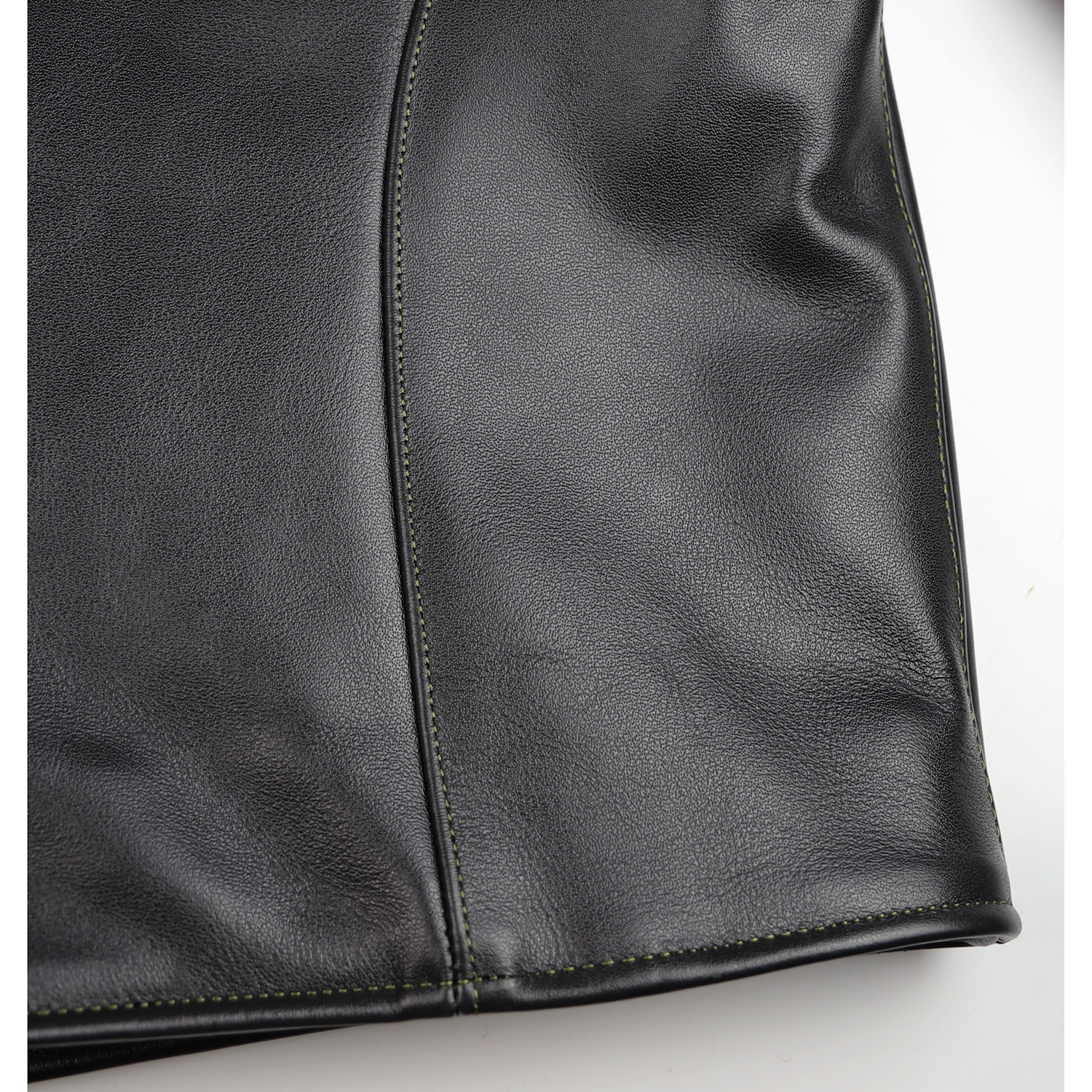 Vanson Model B Deluxe 42H lower back IG square.jpg