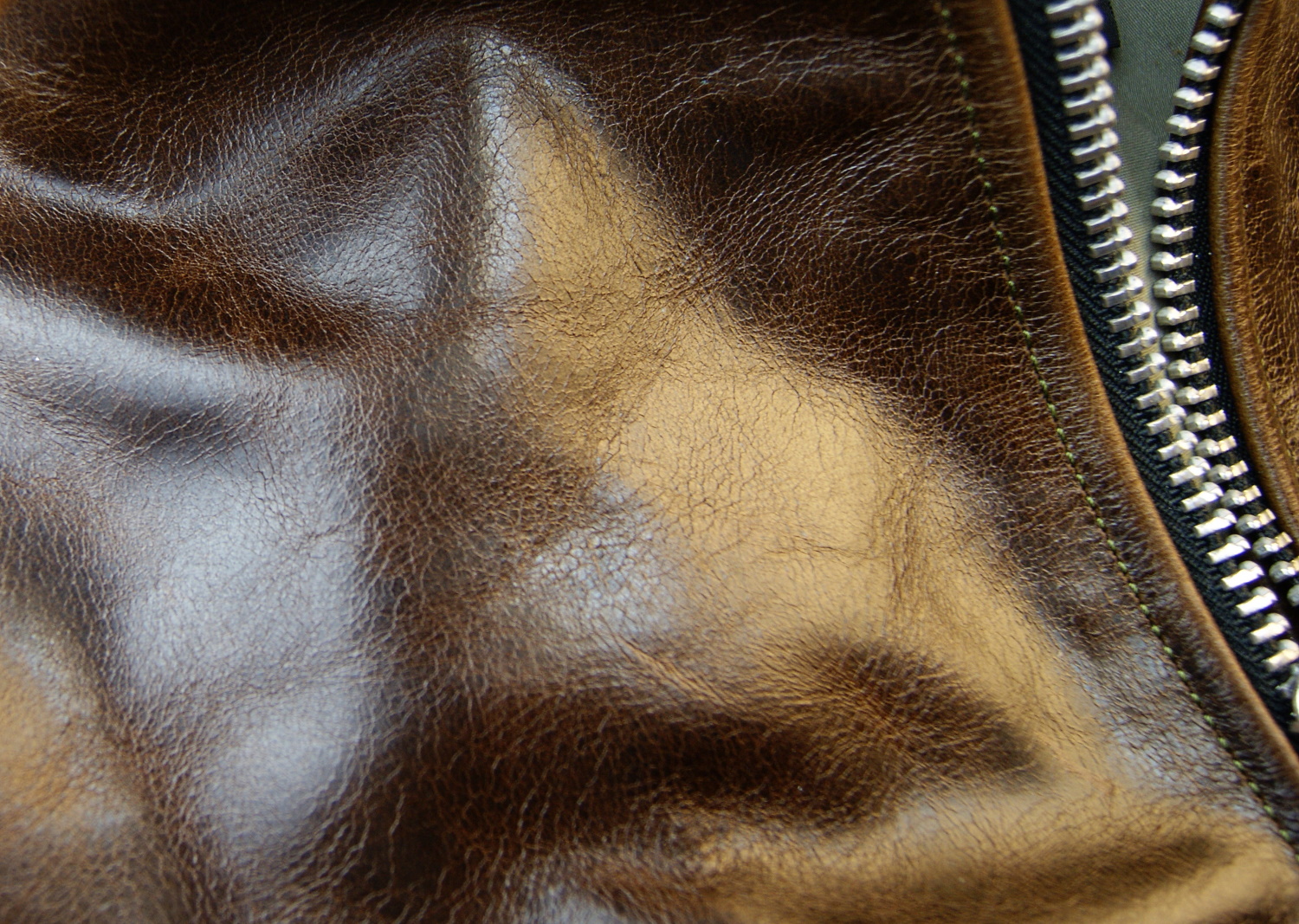 Vanson Oxford Dark Maple Bainbridge BTE chest grain.jpg