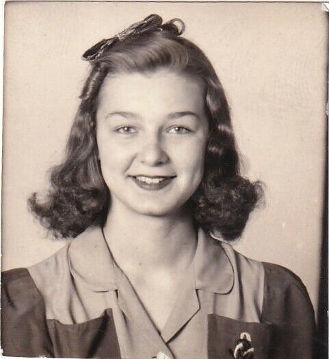 Vintage-Photo-Booth-Beautiful-Young-Woman-Hair-Bow.jpg