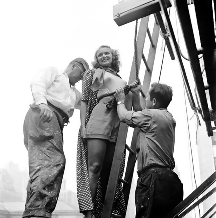 woman model_Vintage-Photographs-New-York-Street-Life-Stanley-Kubrick-105-59a948486f66e__700.jpg