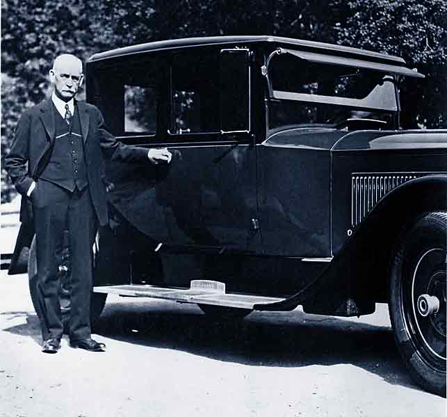 wyatt-earp-beside-car_rr_duo_scaled.jpg